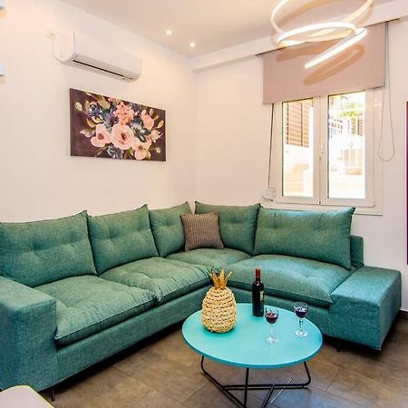 Avocado Villa Offering Peace And Relaxation アルゴストリオン エクステリア 写真