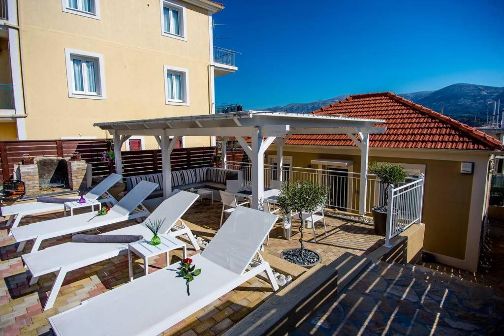 Avocado Villa Offering Peace And Relaxation アルゴストリオン エクステリア 写真