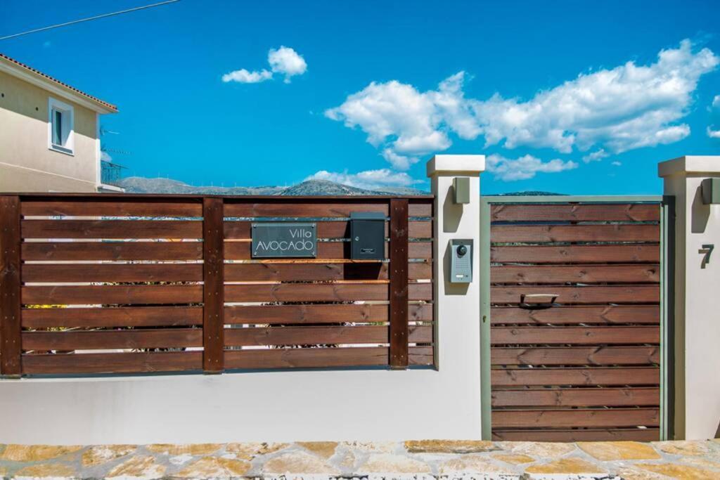 Avocado Villa Offering Peace And Relaxation アルゴストリオン エクステリア 写真