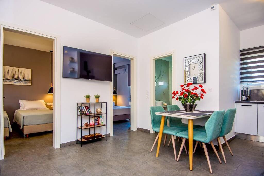 Avocado Villa Offering Peace And Relaxation アルゴストリオン エクステリア 写真