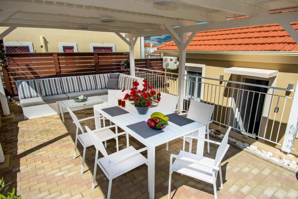 Avocado Villa Offering Peace And Relaxation アルゴストリオン エクステリア 写真