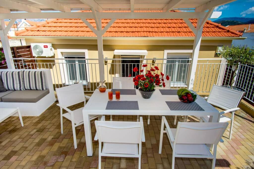 Avocado Villa Offering Peace And Relaxation アルゴストリオン エクステリア 写真