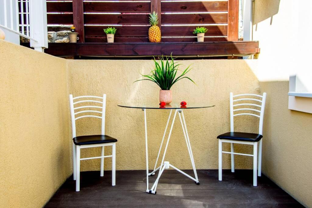 Avocado Villa Offering Peace And Relaxation アルゴストリオン エクステリア 写真