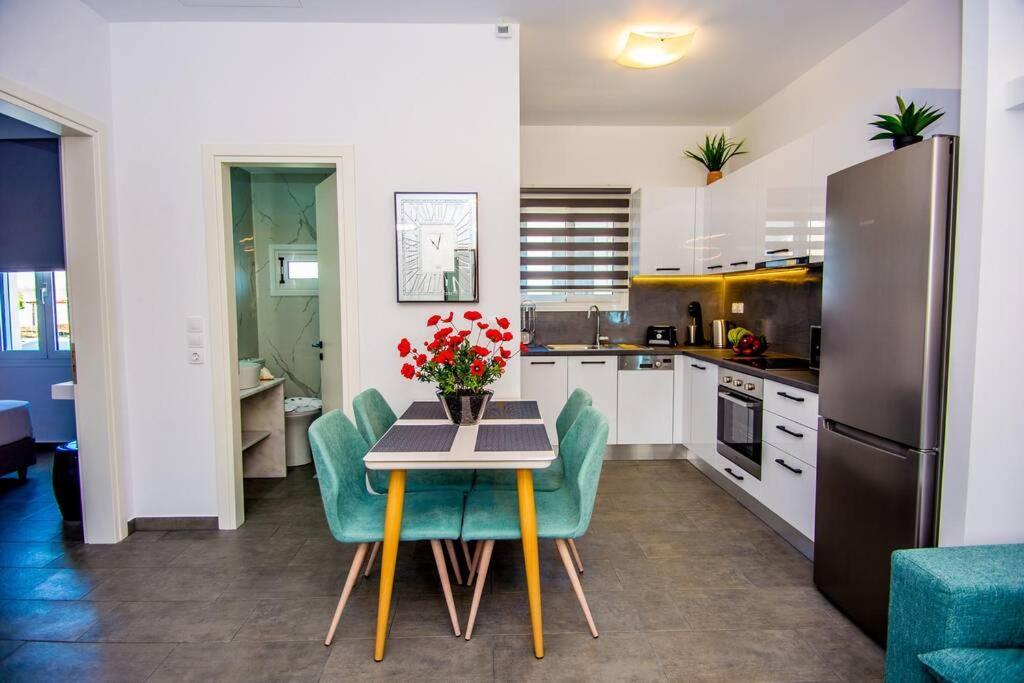 Avocado Villa Offering Peace And Relaxation アルゴストリオン エクステリア 写真