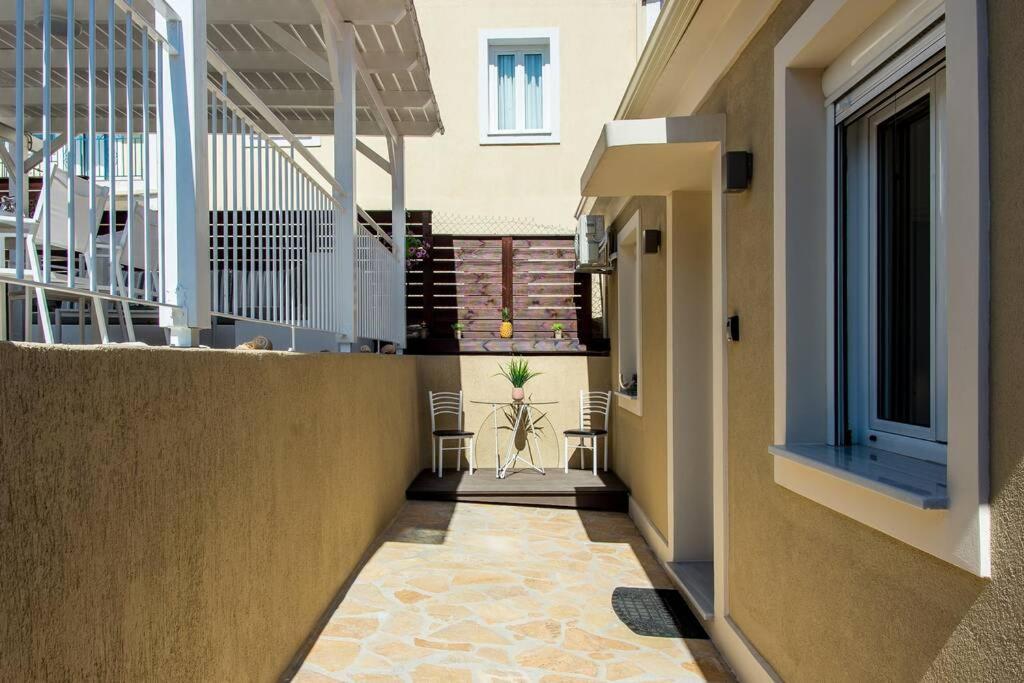Avocado Villa Offering Peace And Relaxation アルゴストリオン エクステリア 写真